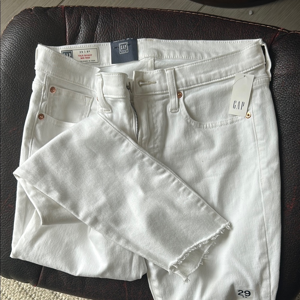 GAP White Ankle Cropped Jeans Distressed Style